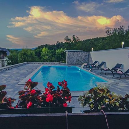 Holiday Home Emir Racic Εξωτερικό φωτογραφία