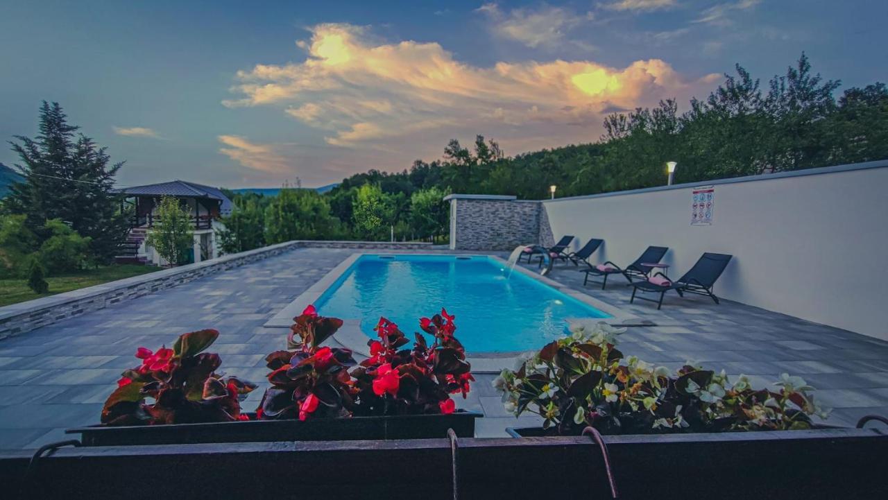 Holiday Home Emir Racic Εξωτερικό φωτογραφία